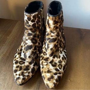 Ponyhair cheetah printed pointed ankle boots